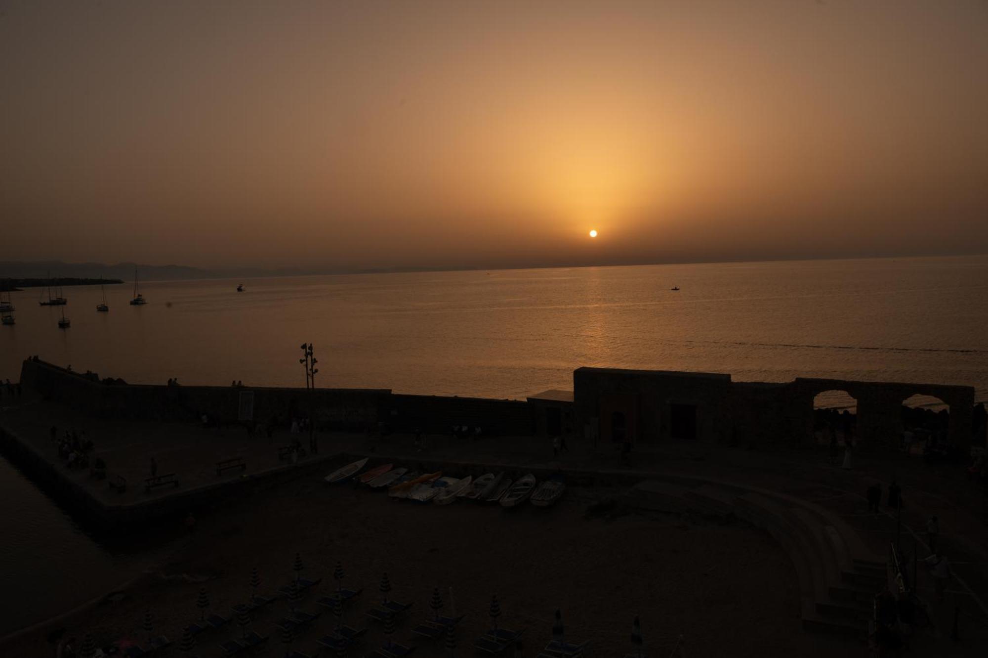 Casa Vacanze Tramonto Alla Marina Cefalú Exterior foto