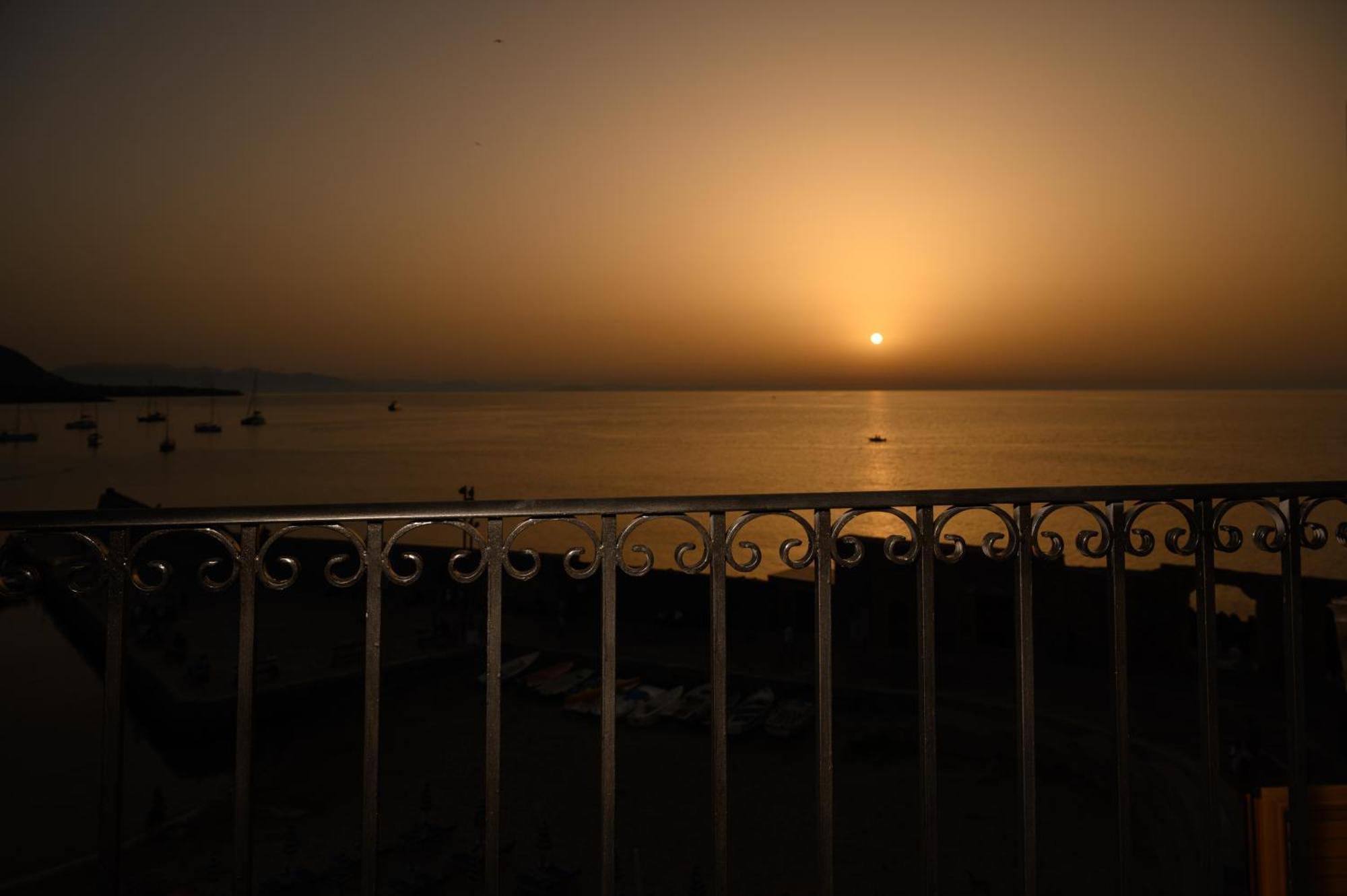 Casa Vacanze Tramonto Alla Marina Cefalú Exterior foto