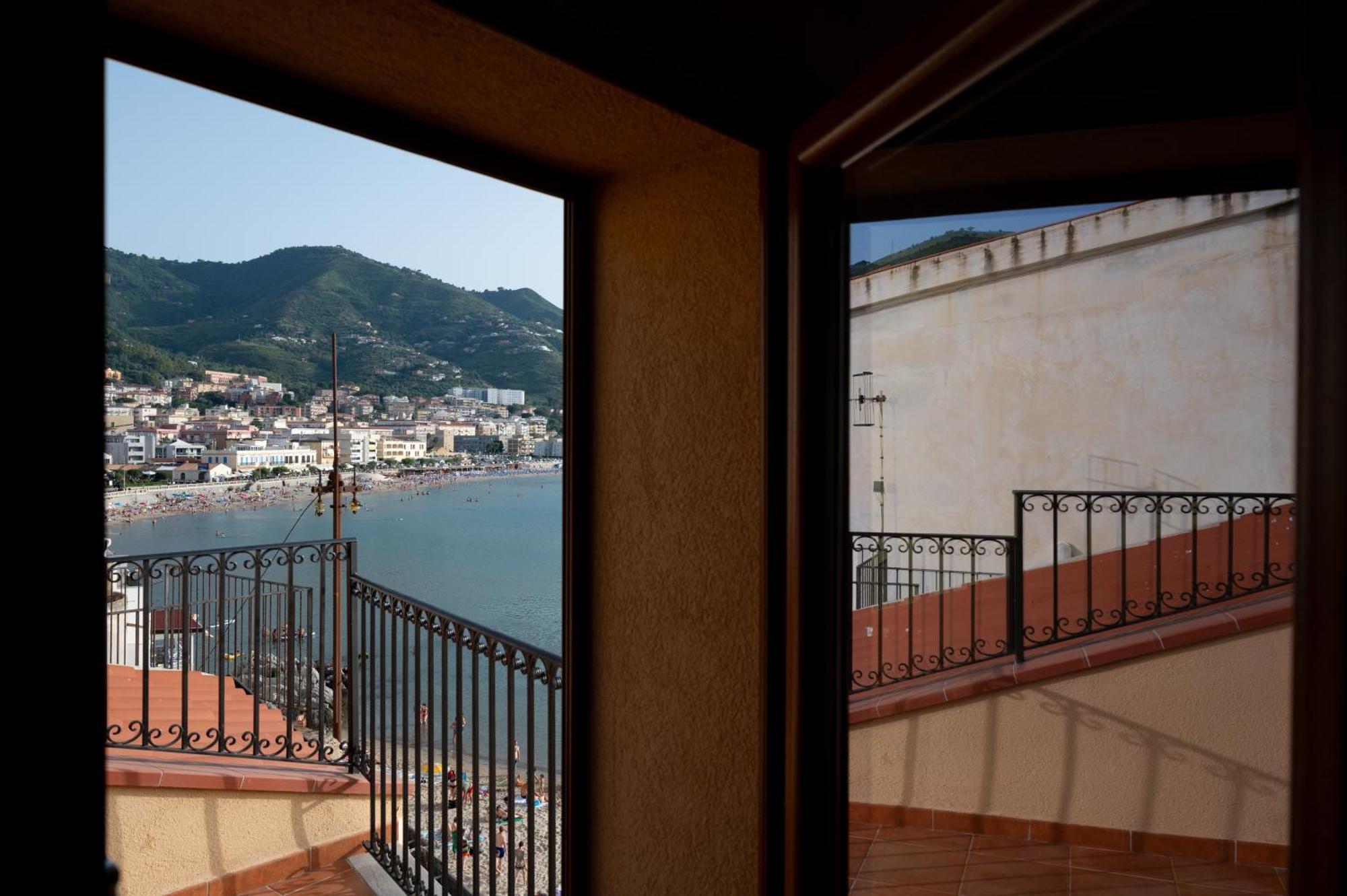 Casa Vacanze Tramonto Alla Marina Cefalú Exterior foto
