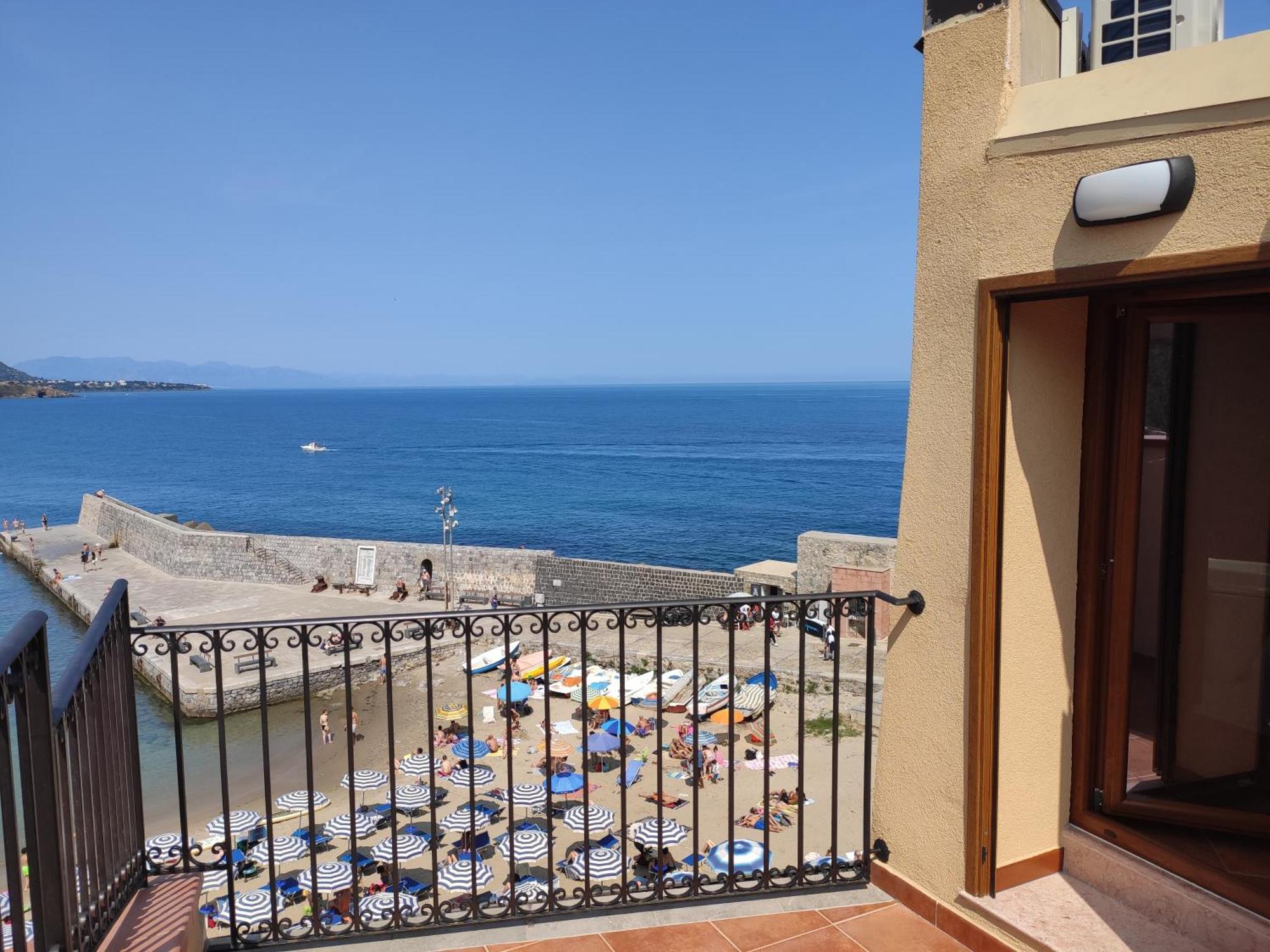 Casa Vacanze Tramonto Alla Marina Cefalú Exterior foto